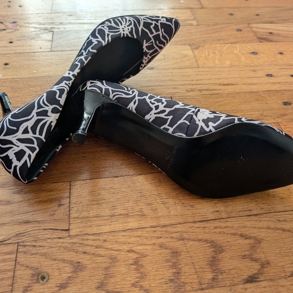 Nine West Black & White Floral Kitten Heels - Picture 7 of 7